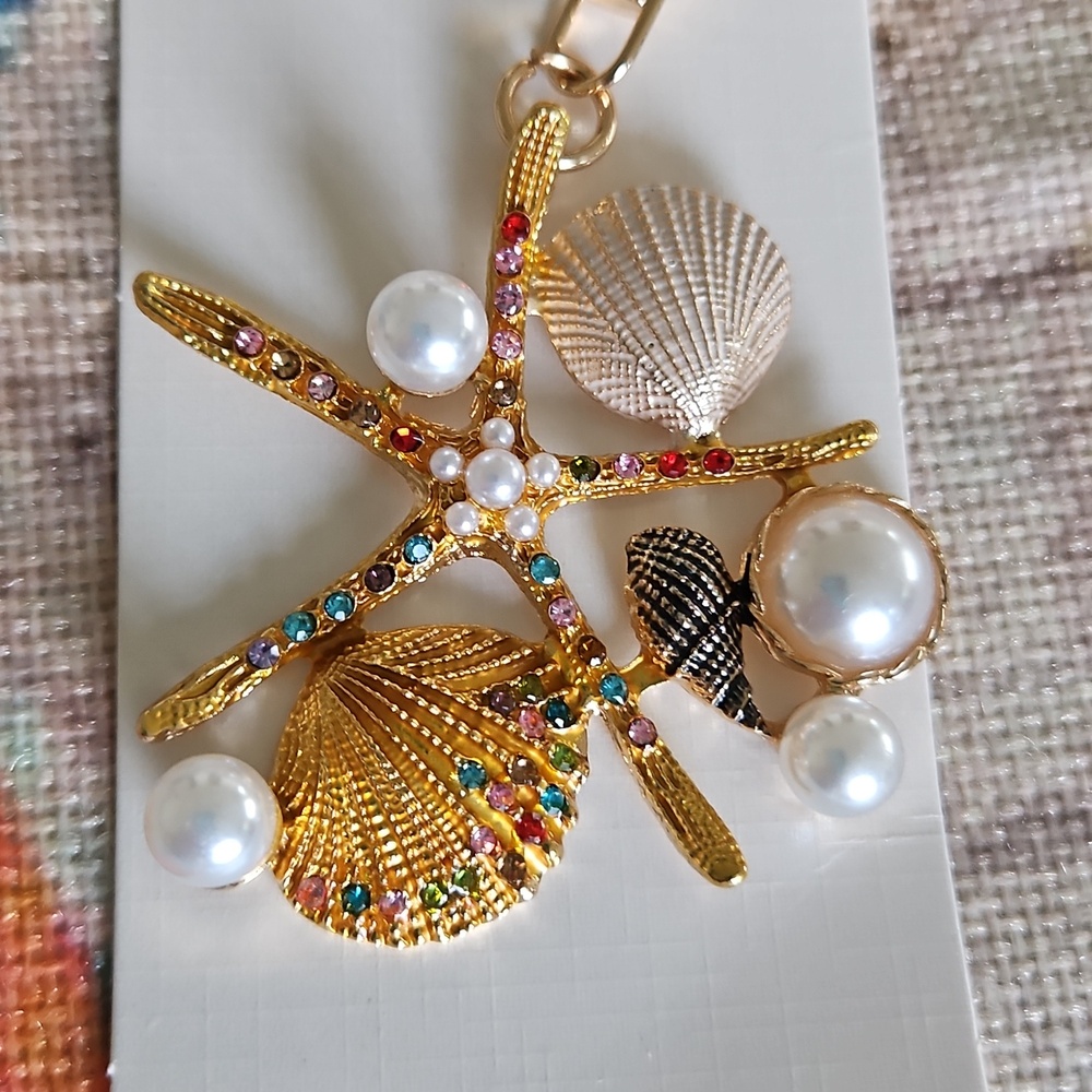 Starfish, Seashells & Pearls Keychain - Picture 4 of 15